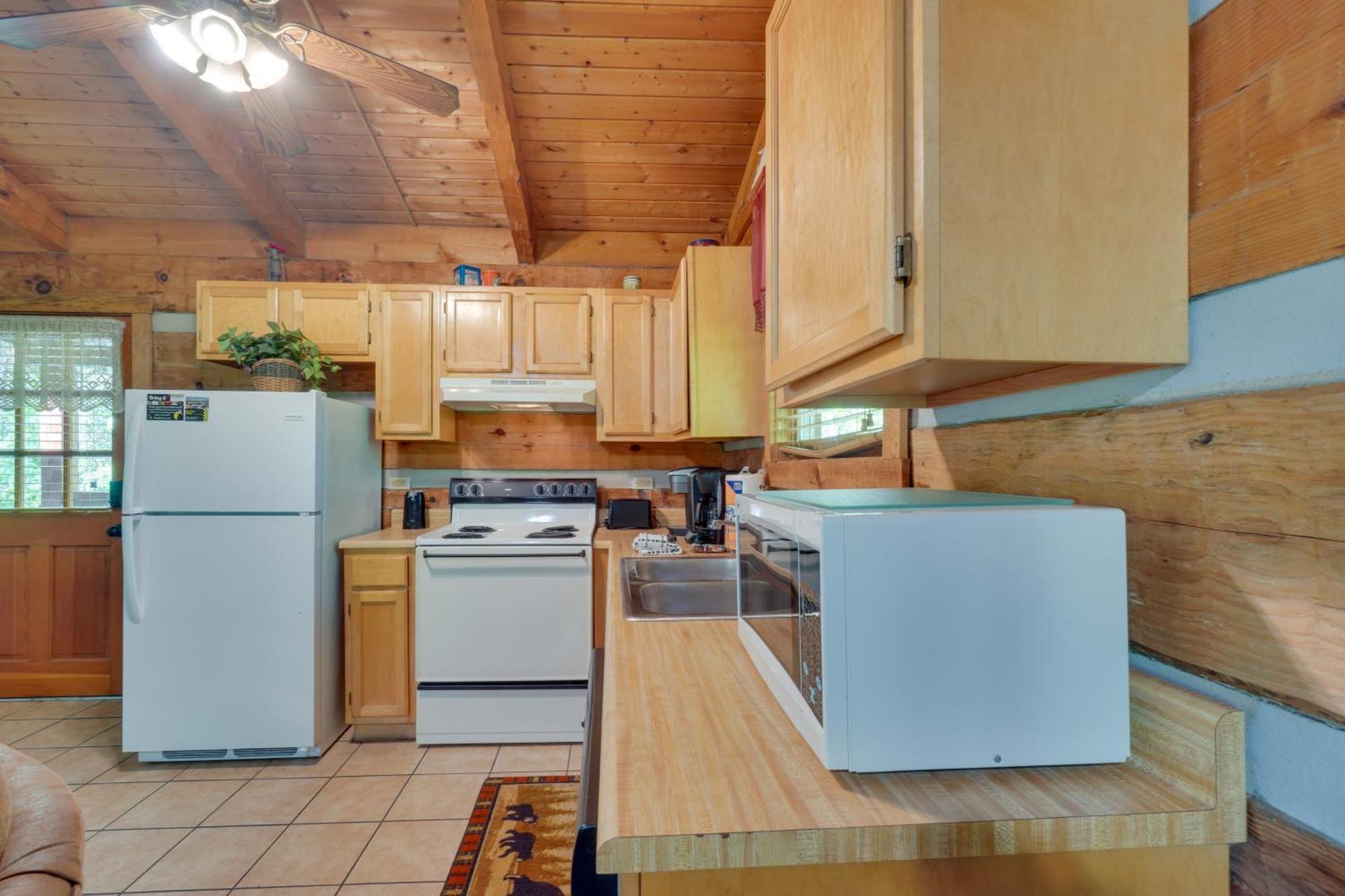 Gatlinburg Cabin With Hot Tub About 6 Mi To Downtown! المظهر الخارجي الصورة