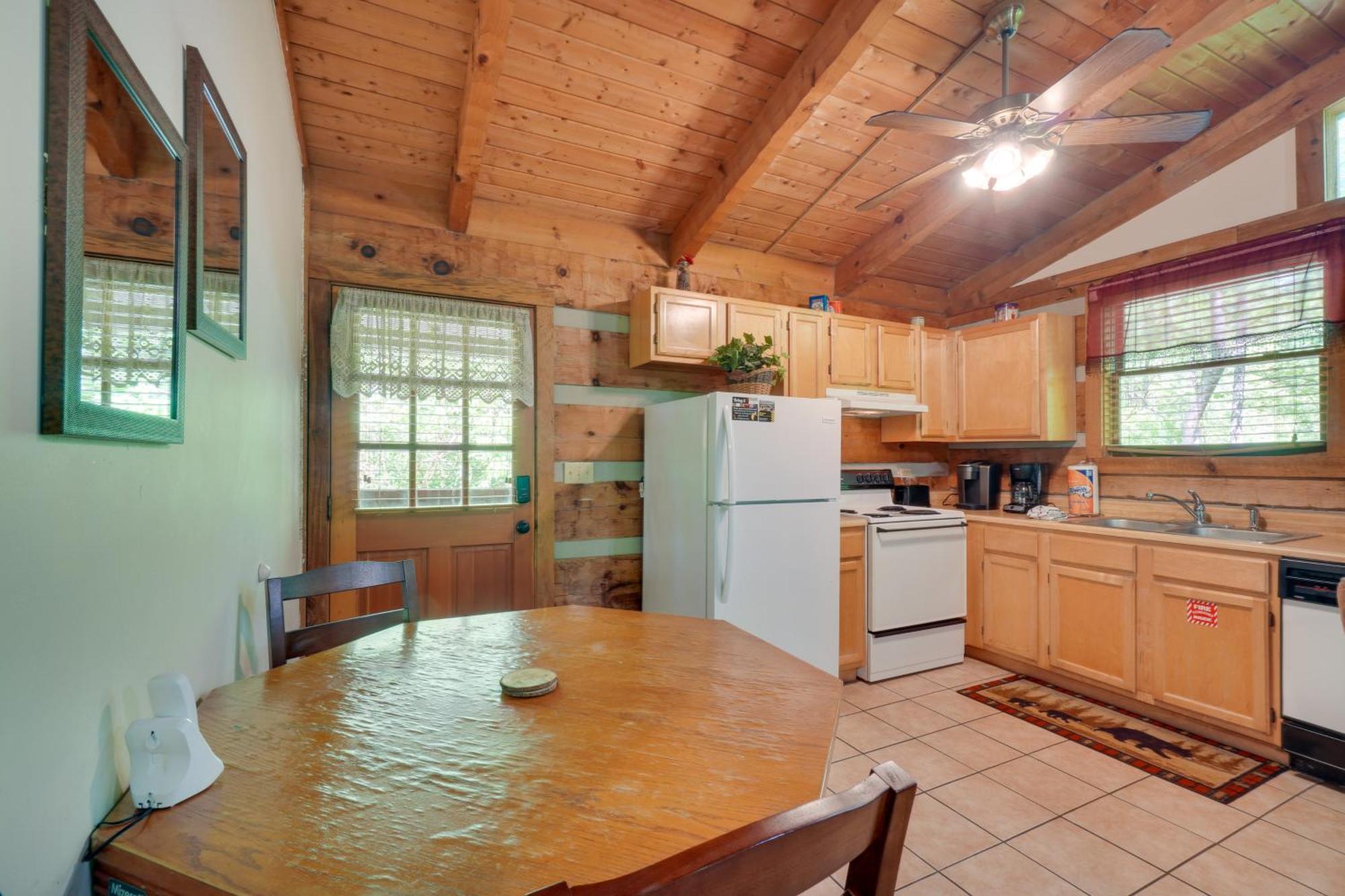 Gatlinburg Cabin With Hot Tub About 6 Mi To Downtown! المظهر الخارجي الصورة