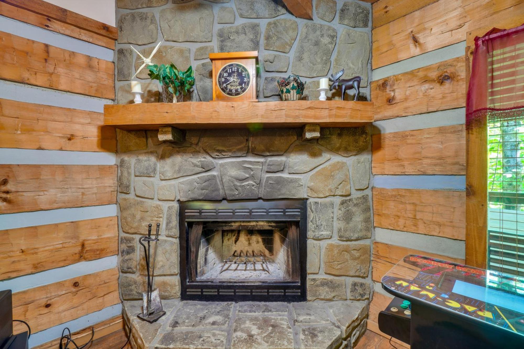 Gatlinburg Cabin With Hot Tub About 6 Mi To Downtown! المظهر الخارجي الصورة