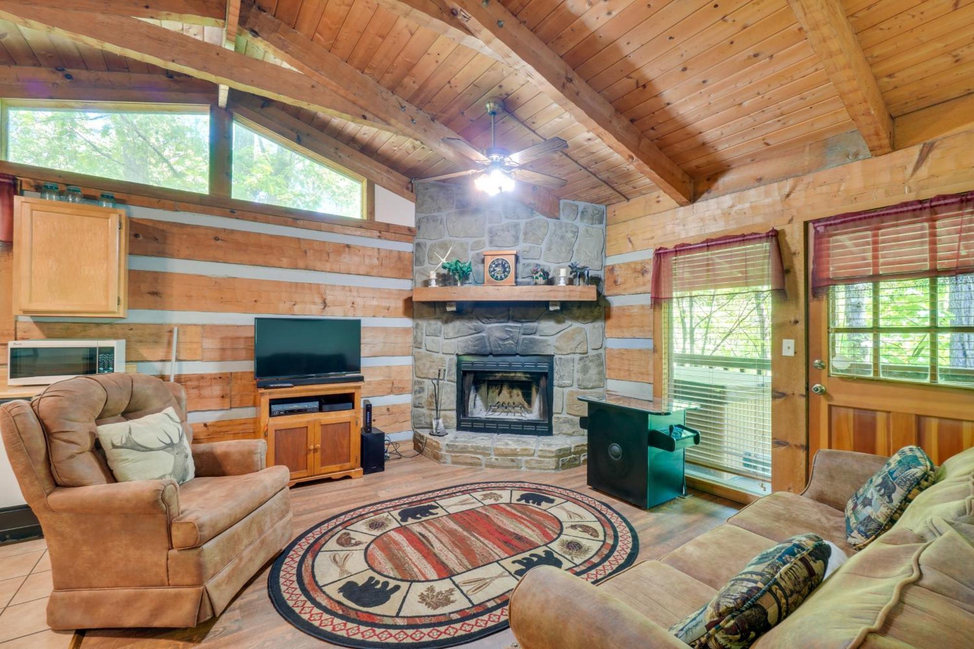 Gatlinburg Cabin With Hot Tub About 6 Mi To Downtown! المظهر الخارجي الصورة